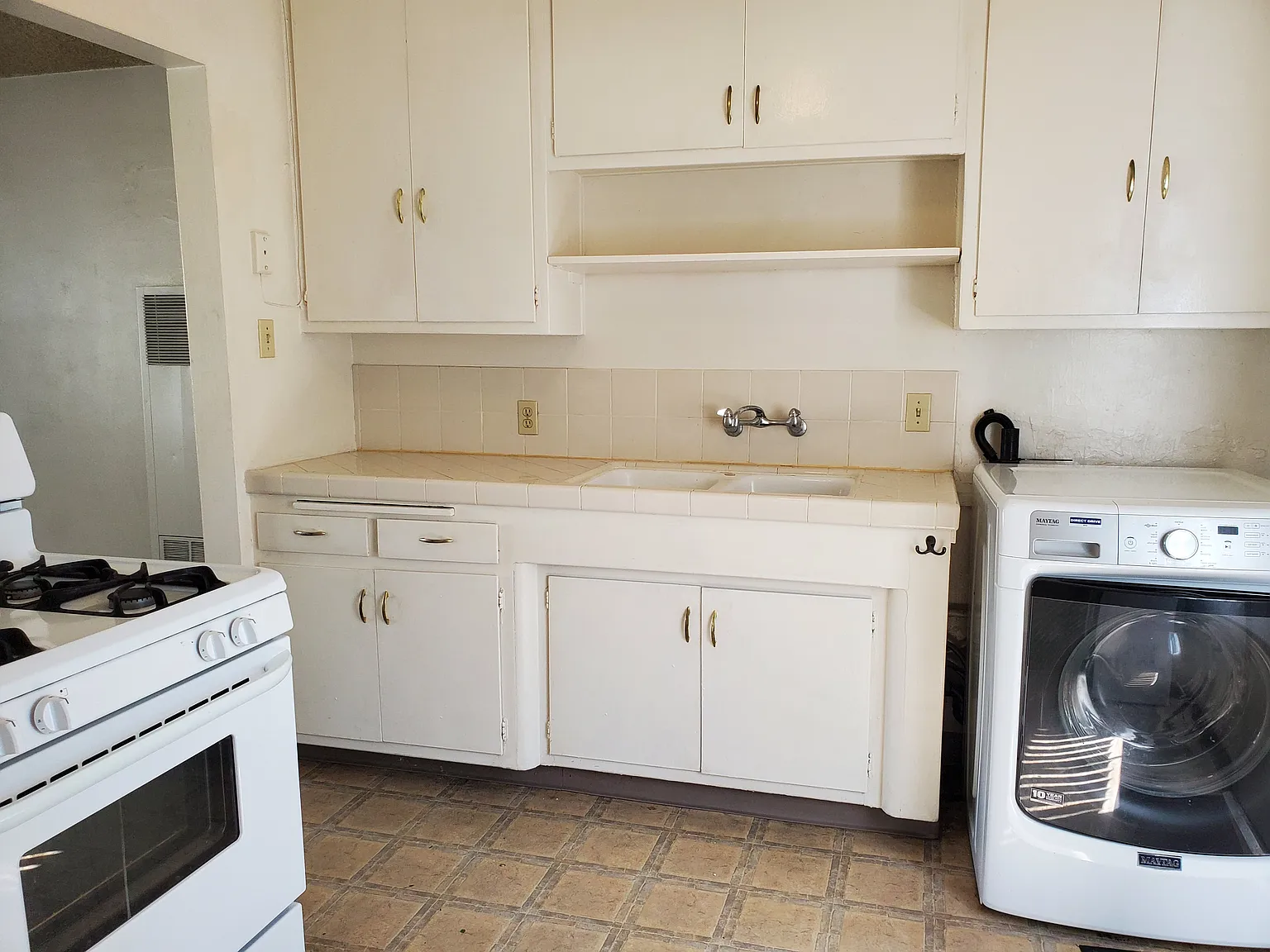 2 bed, 696 sqft, $1,985 — Photo 1