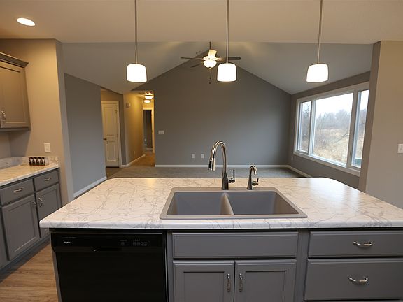5th image of 175 W Cambridge Dr