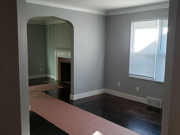3rd image of 15277 Seymour St