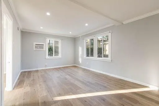 Building Photo - 515 Cypress Ave