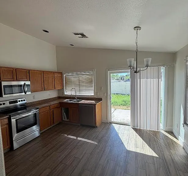 8817 W Palm Ln — Photo 3