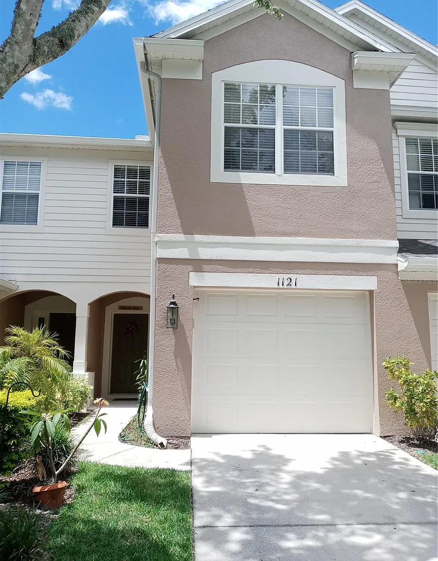 3 bed, 2.5 bath, 1687 sqft, $2,100 — Photo 1