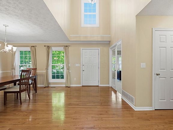 5th image of 8009 Glenmore Dr