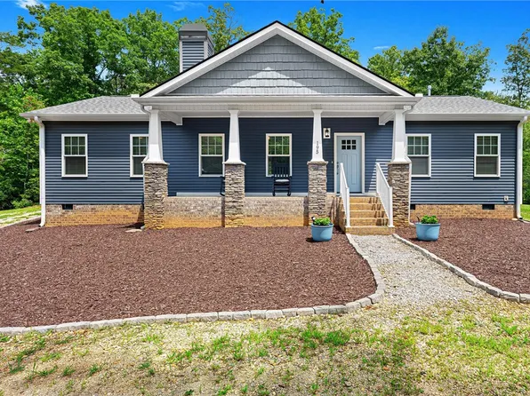 195 Centurion Ln, Pickens, SC 29671