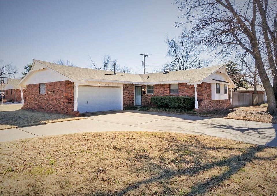WELCOME HOME! You will LOVE having a circle driveway!