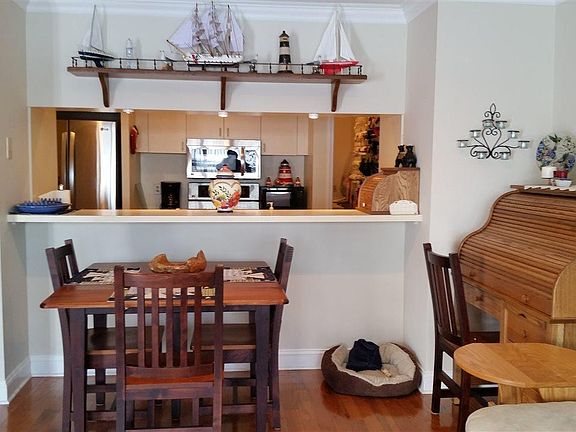 5th image of 407 W Lake St