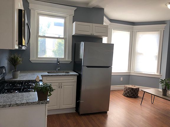 3rd image of 133 S 11th St Floor 2