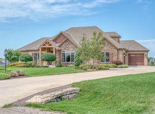W277N8817 N Face Ct, Town Of Lisbon, WI 53029