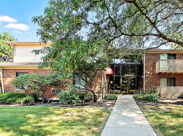 33661 N Royal Oak Ln APT 101, Grayslake, IL 60030