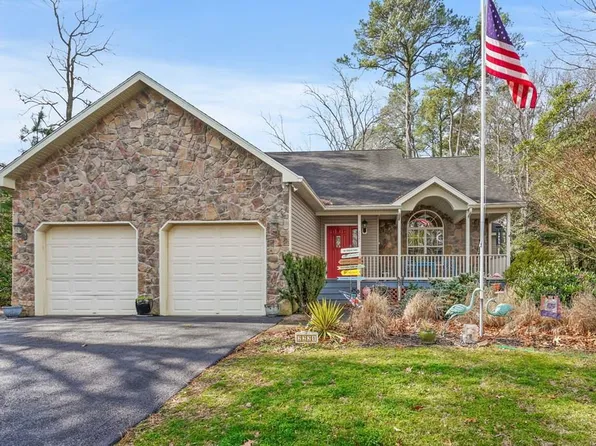 2221 Jolly Rodger Dr, Greenbackville, VA 23356