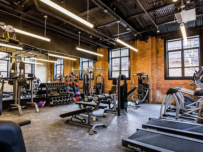 4 N Henry #3B — Photo 28