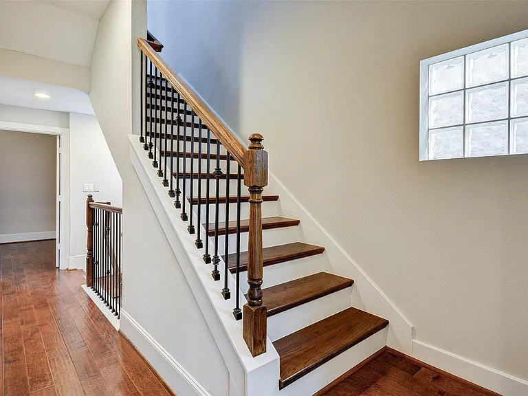 720 N Shepherd Dr — Photo 8