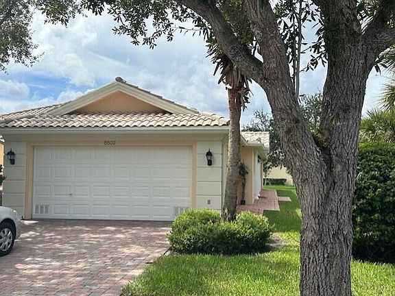 3rd image of 8502 SE Retreat Dr