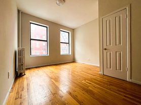 239 W 20th St, New York, NY