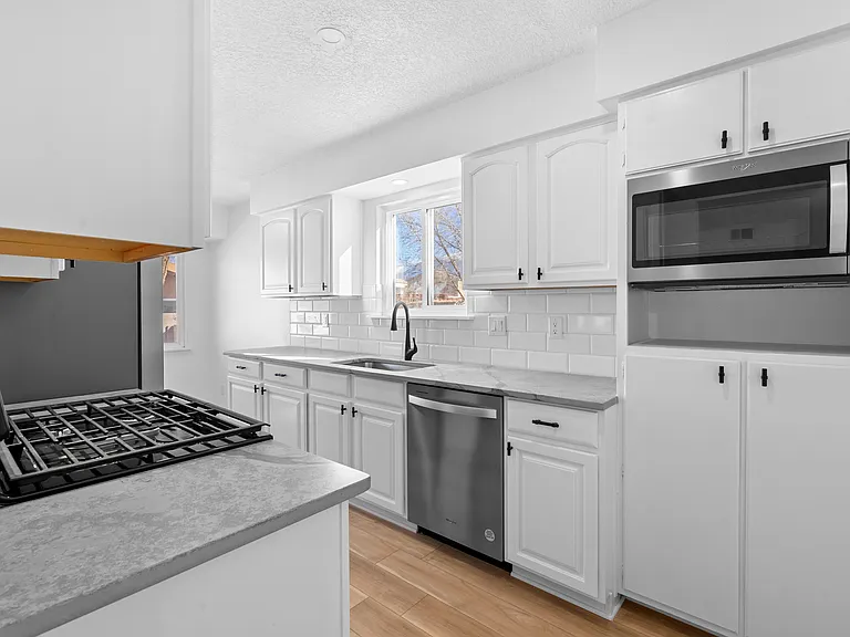 6321 Leslie Pl NE — Photo 2