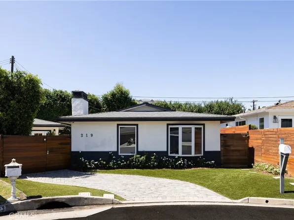 219 Pauline Pl, Costa Mesa, CA 92627