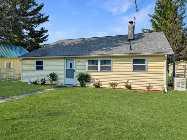 18096 Kellogg Dr, Atlanta, MI 49709