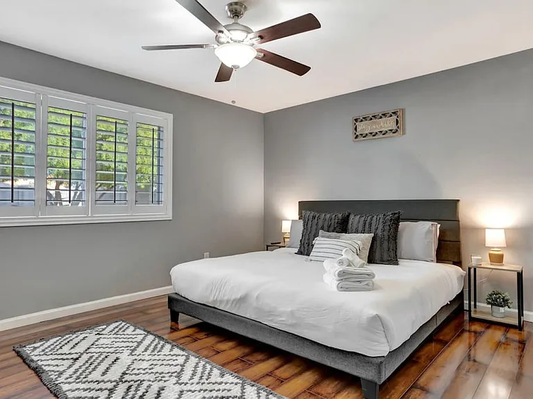 2357 S Davis Cir — Photo 15