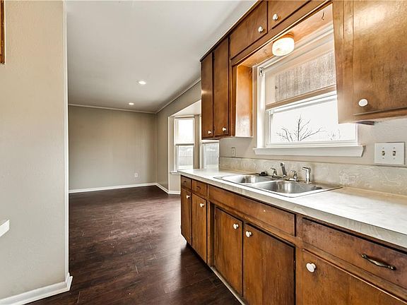 3rd image of 500 Kemper Ave