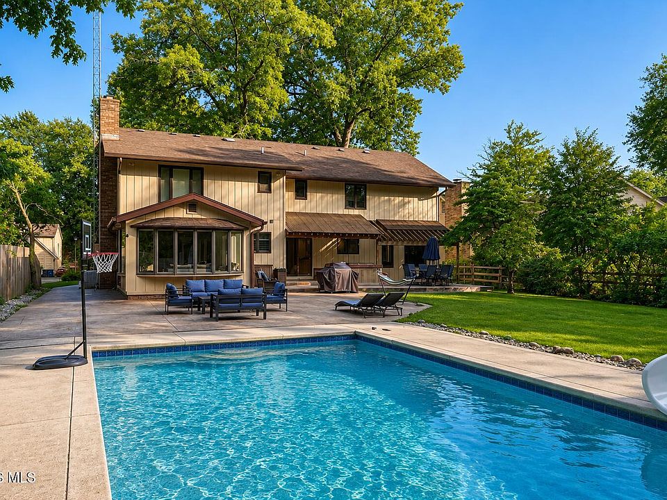 2nd image of 5329 Fredelia Dr