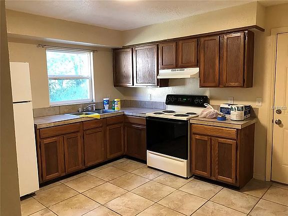 2nd image of 1112 Birchwood Ct Unit 1
