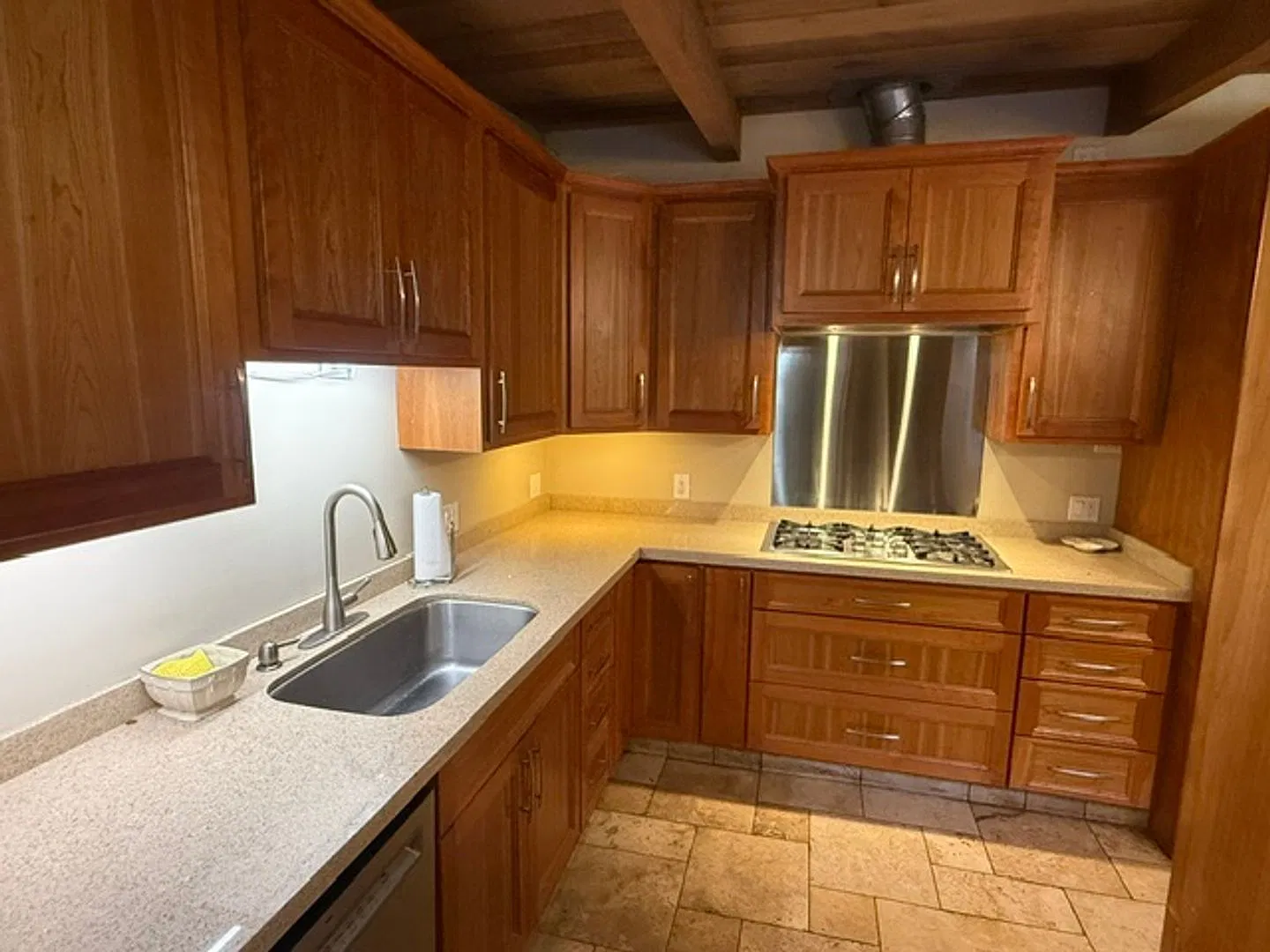 2-bedroom El Sobrante Home near Kennedy Grove with Private Yard — Photo 4