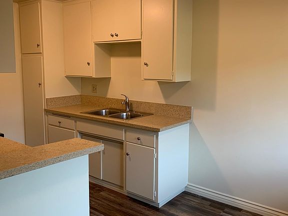 3rd image of 663 S Pasadena Ave APT 15