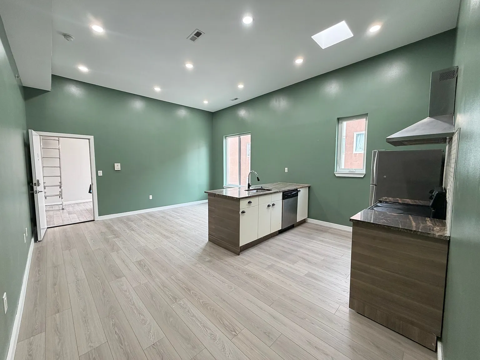 2 bed, 800 sqft, $1,449 — Photo 3