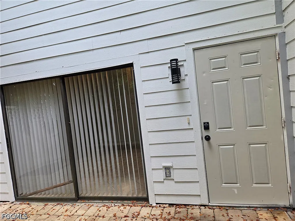 2 bed, 2.0 bath, 1034 sqft, $1,249 — Photo 3