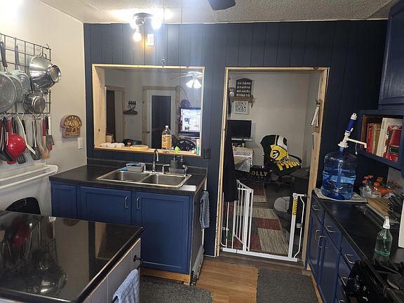 5th image of 223 S Howell St