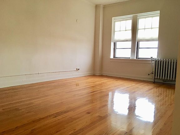 4th image of 5623 N Winthrop Ave #S