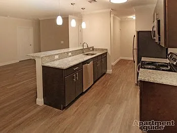 3 bed, 1345 sqft, $3,300 — Photo 2