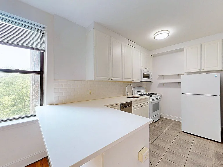 596 Edgecombe Ave #3A — Photo 3