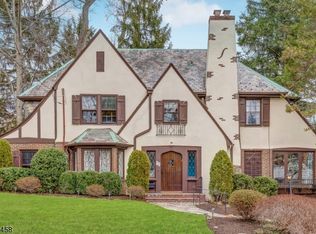 98 Collinwood Rd S, Maplewood, NJ 07040