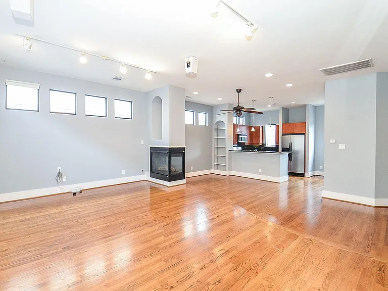 408 Parker St — Photo 14