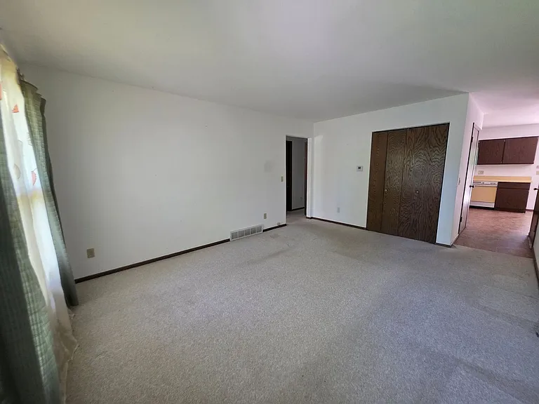 951 Brentwood Dr #B — Photo 4