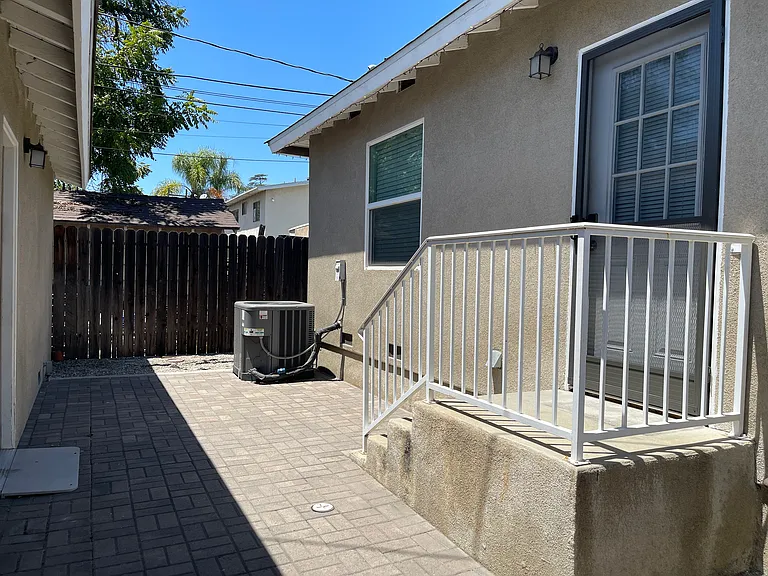 240 W Lemon Ave #B — Photo 16