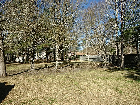 5th image of 210 Pinewood Dr