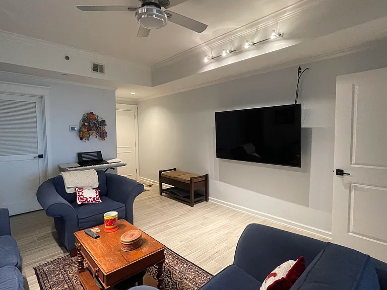 Large Family room - with secondary entrance.