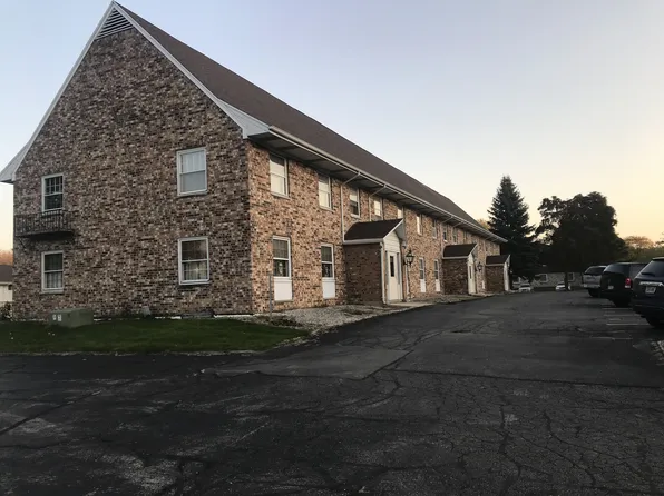 1609 Stonebridge Rd, West Bend, WI