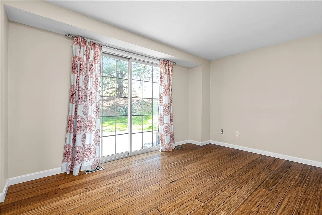 2 bed, 1.5 bath, 960 sqft, $1,795 — Photo 3