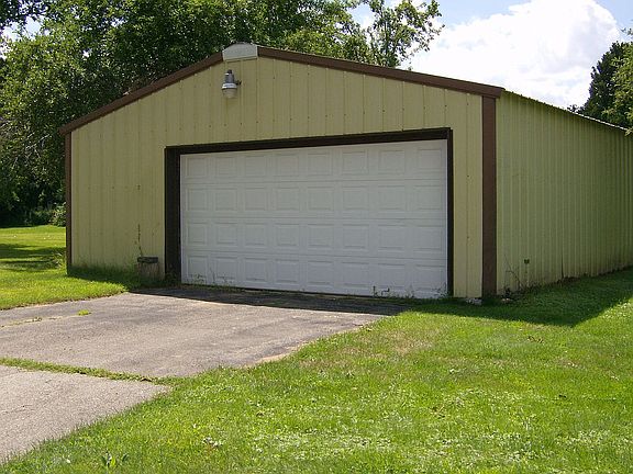 4th image of 2202 Superior Ave