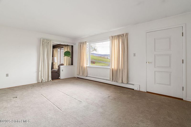 3rd image of 113 Royal Drive