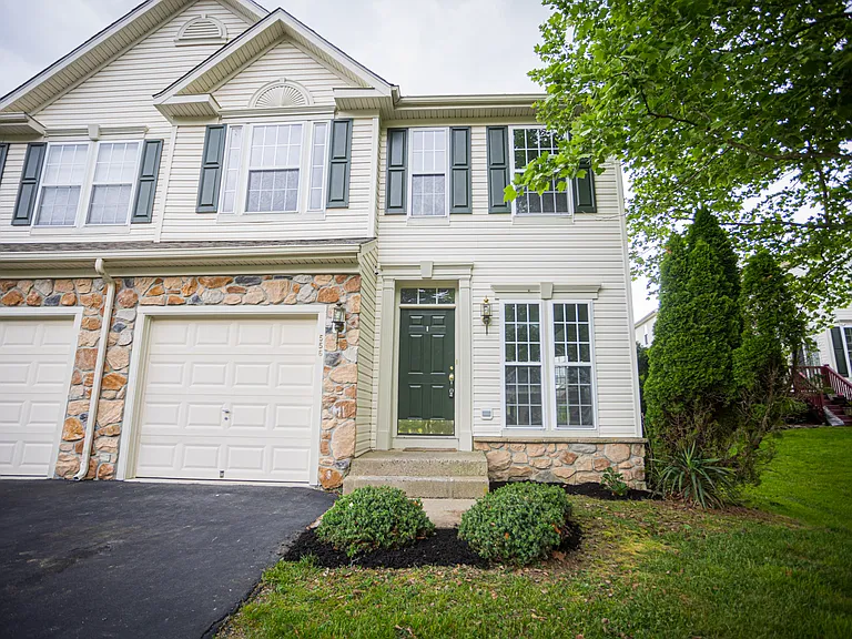 556 Mockingbird Way — Photo 1