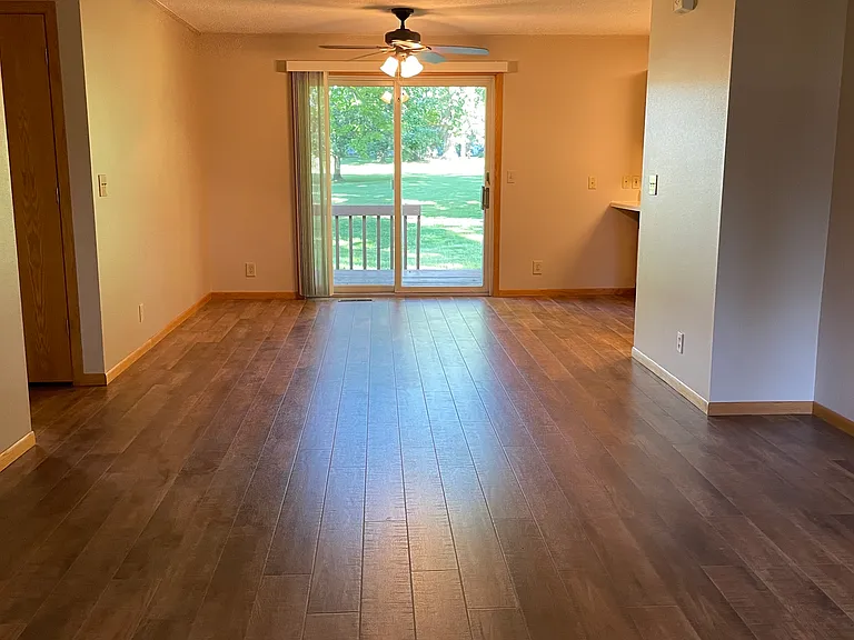 Dining Room w/patio door