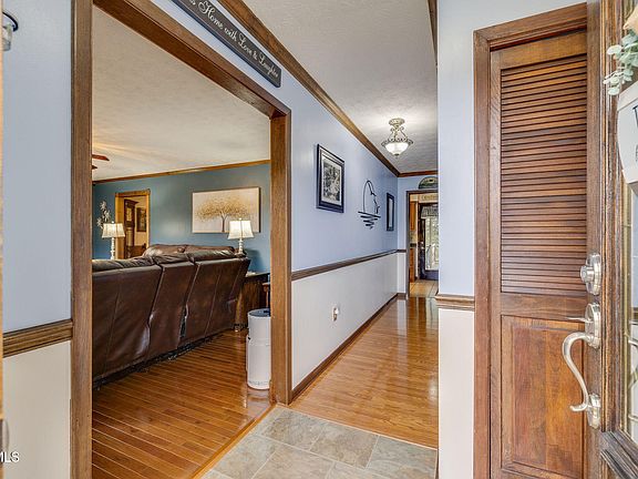 4th image of 309 Armstrong Dr