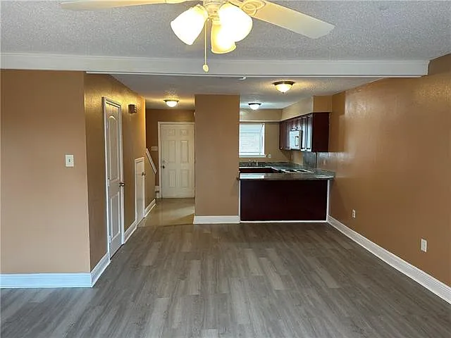 63 Carriage Ln #B — Photo 7