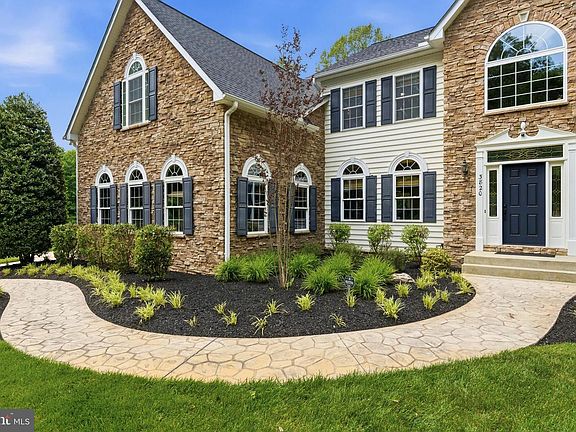 3rd image of 3820 Leafcrest Ct