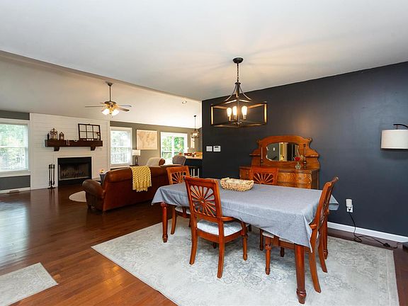 4th image of 9772 Cedar Dr