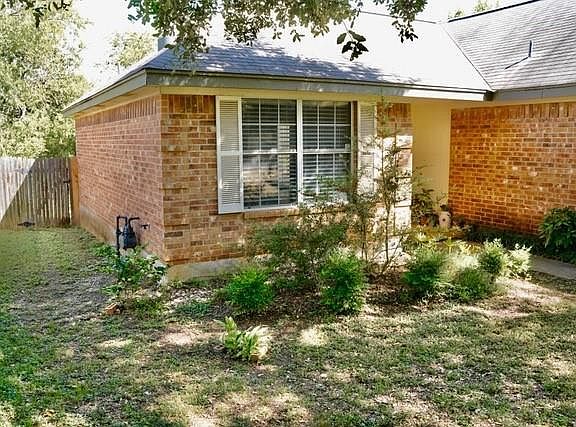 3rd image of 1518 Parkwood Dr